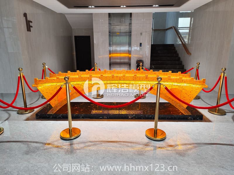 丝路金桥模型:琥珀流光里的桥梁艺术,你见过如此惊艳的定制之作吗?